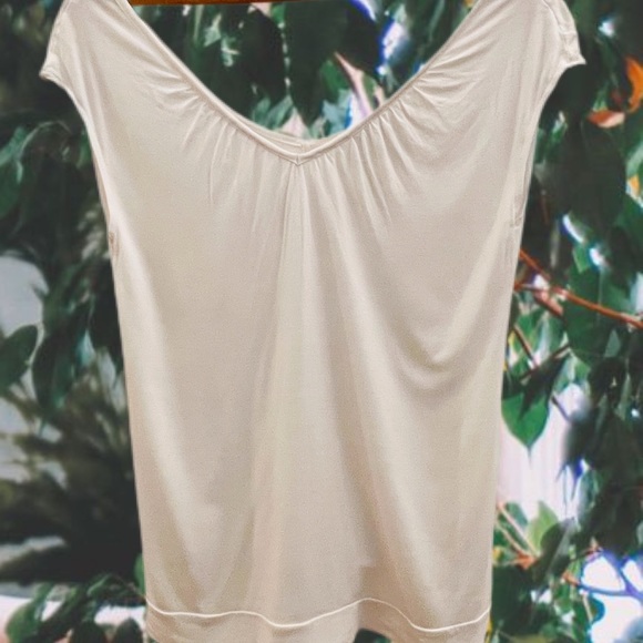 Kirra Cold Shoulder Rayon Top Lightweight - Picture 3 of 10